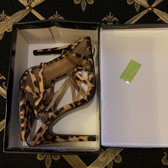 Brand new in box. Leopard print strappy sandals size 3 - Picture 8 of 8